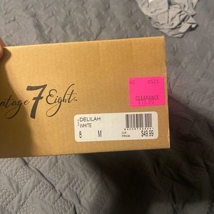 Women sandals new never worn